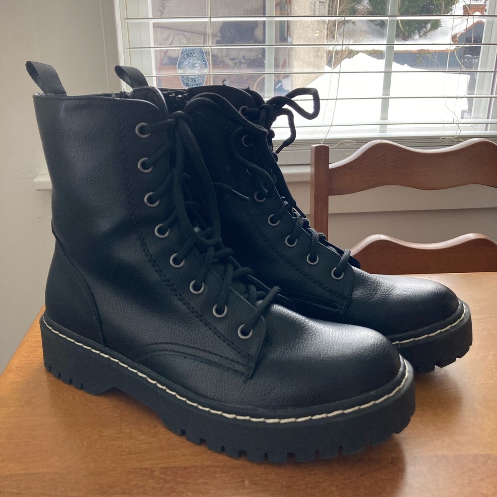 Sincerely Jules Black Combat Boots 8.5 LIKE NEW